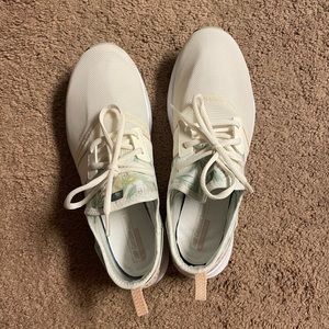 Womens Like New Size 11 New Balance Shoes